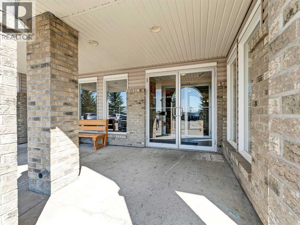 Photo 2 of 304 1648 Saamis Drive Nw, Medicine Hat AB