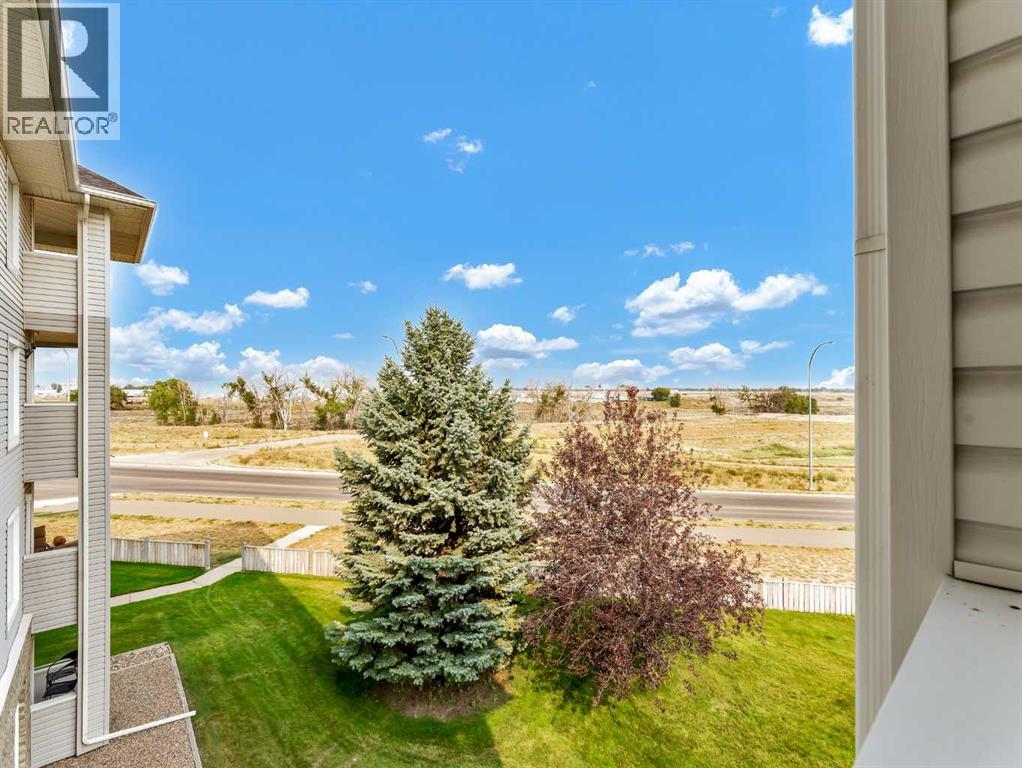 Photo 23 of 304 1648 Saamis Drive Nw, Medicine Hat AB