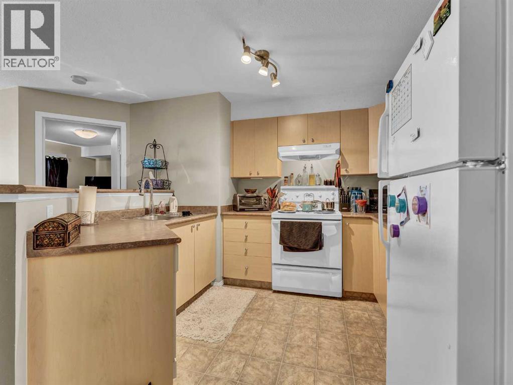 Photo 5 of 304 1648 Saamis Drive Nw, Medicine Hat AB