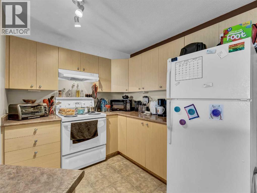 Photo 6 of 304 1648 Saamis Drive Nw, Medicine Hat AB