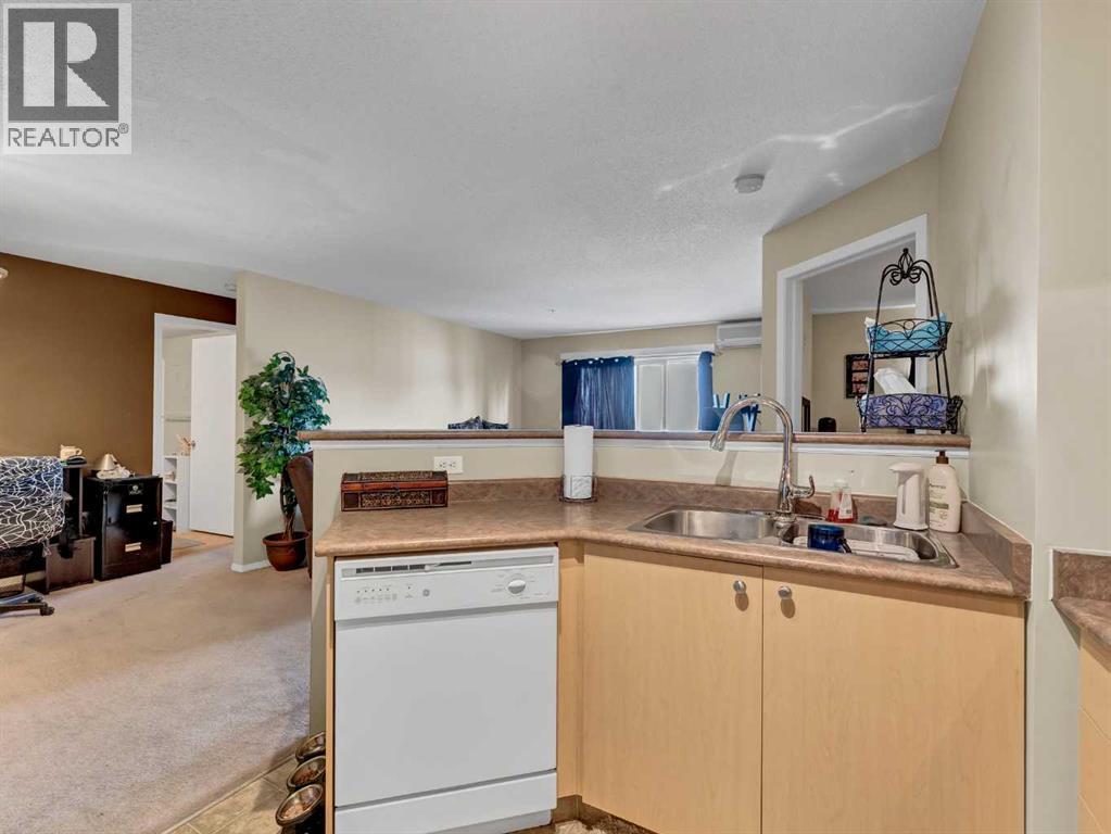 Photo 7 of 304 1648 Saamis Drive Nw, Medicine Hat AB