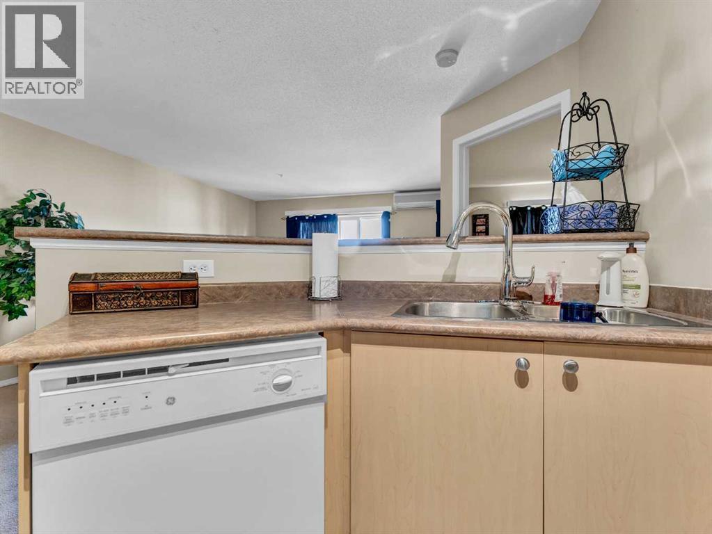 Photo 8 of 304 1648 Saamis Drive Nw, Medicine Hat AB