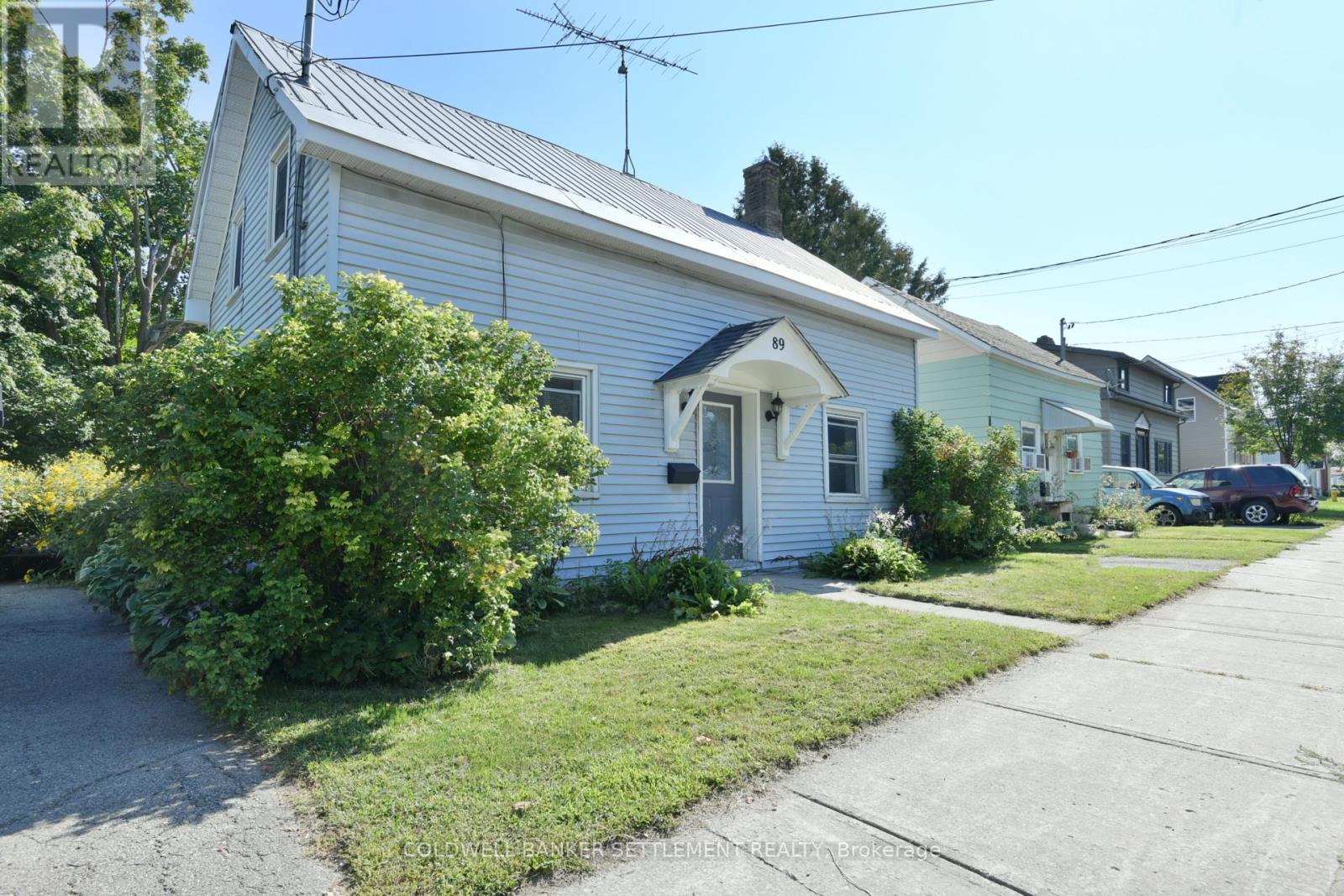 Photo 2 of 89 Drummond Street E, Perth ON