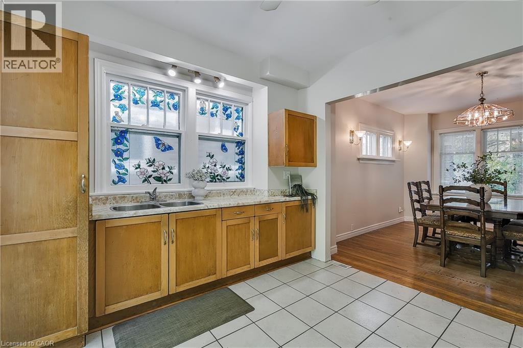Photo 11 of 30 Troy Street, Kitchener ON
