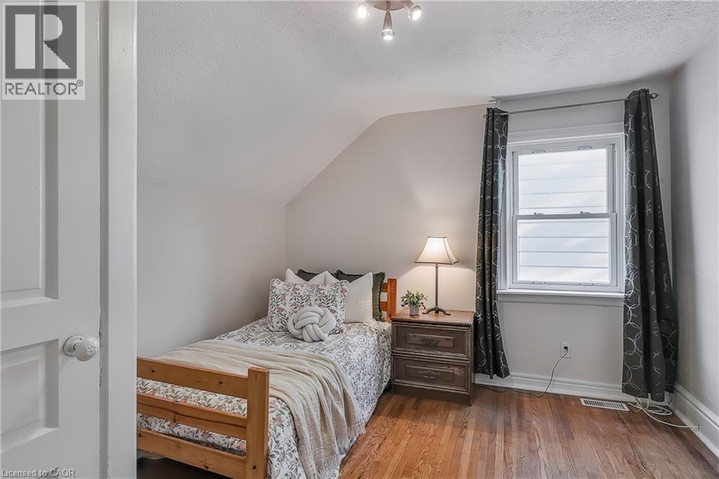 Photo 16 of 30 Troy Street, Kitchener ON