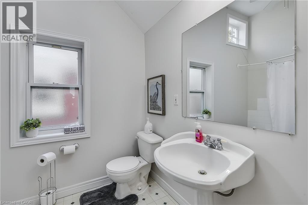 Photo 17 of 30 Troy Street, Kitchener ON