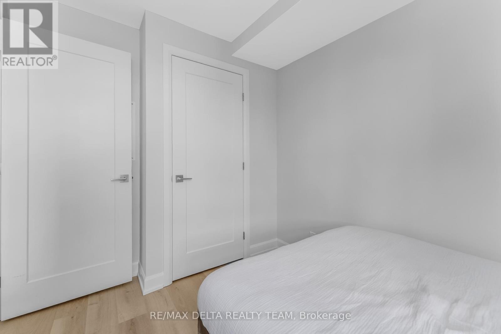 Photo 21 of 206 658 Somerset Street W, Ottawa ON