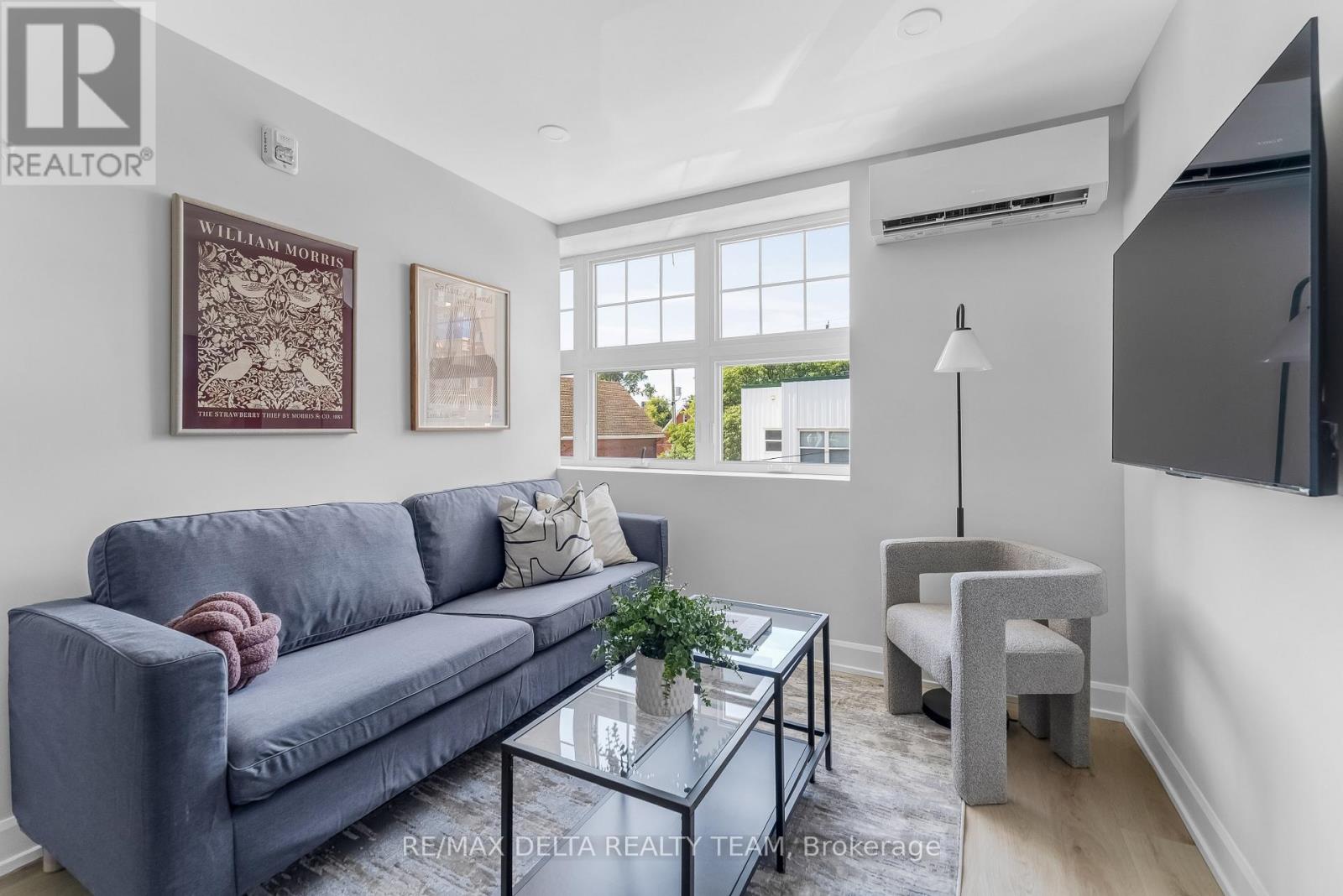 Photo 19 of 206 658 Somerset Street W, Ottawa ON