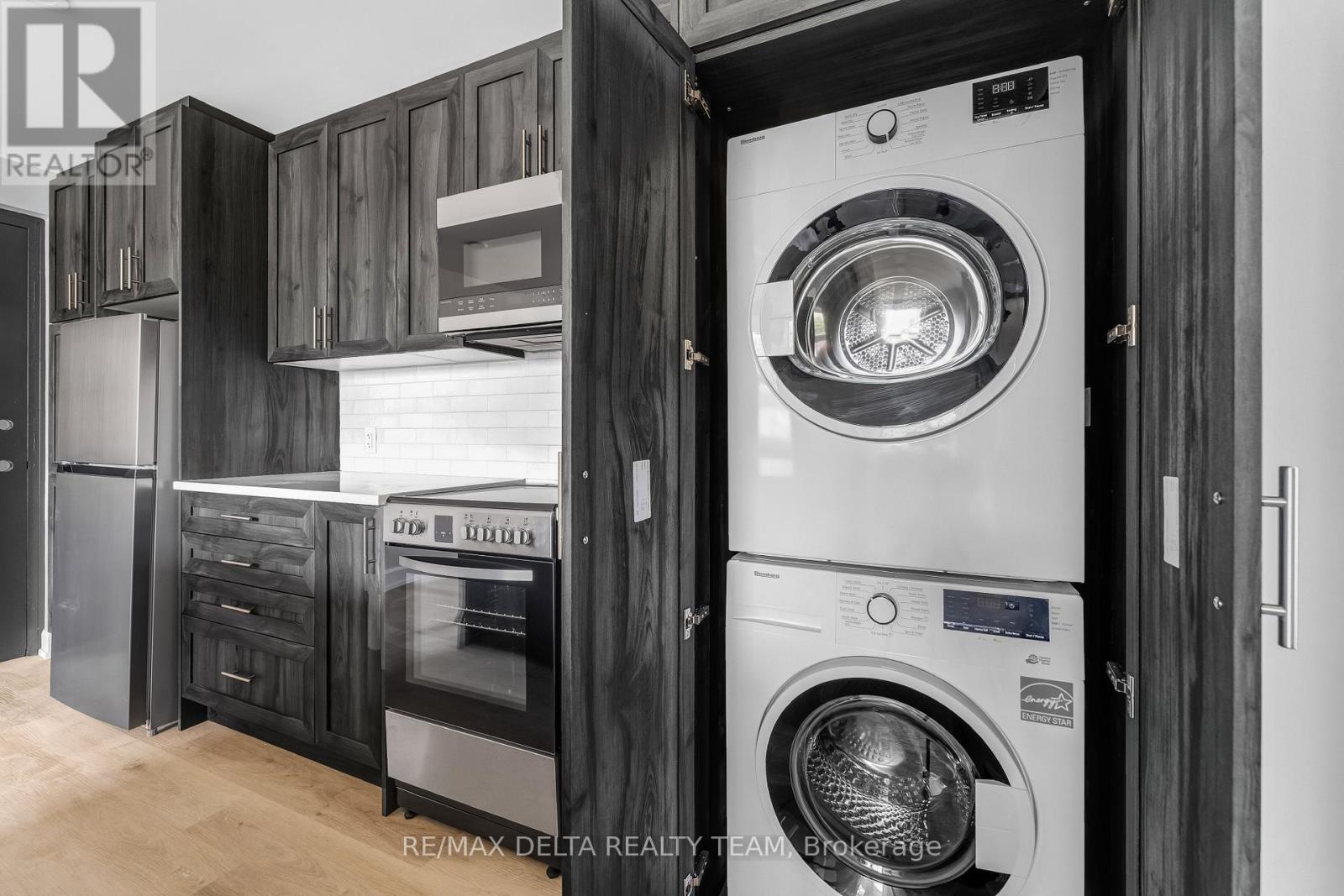 Photo 26 of 206 658 Somerset Street W, Ottawa ON