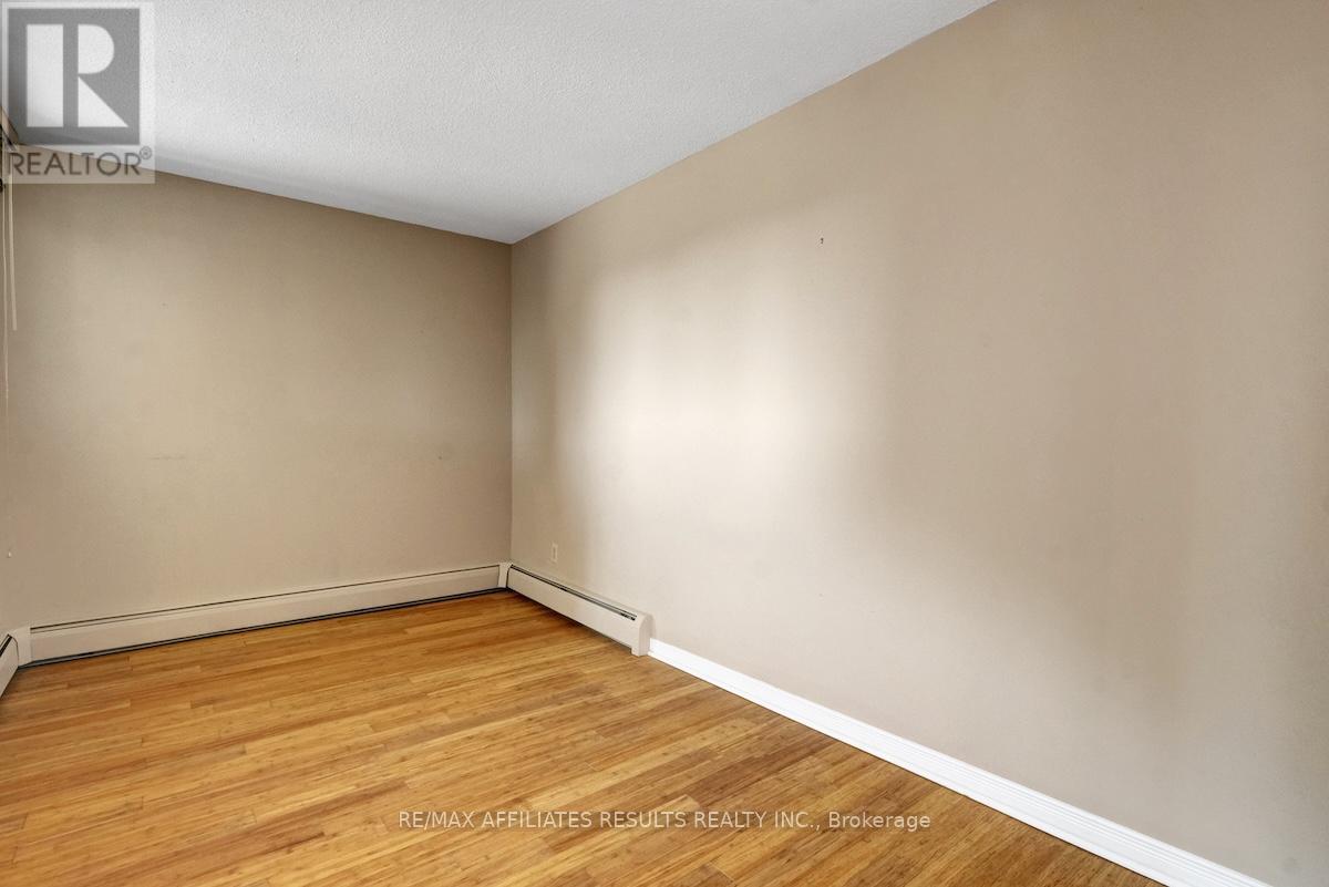 Photo 10 of 304 415 Greenview Avenue, Ottawa ON