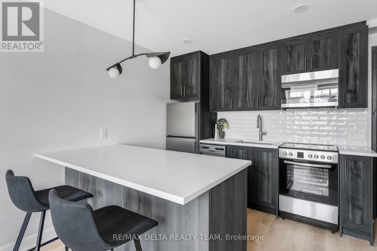 Photo 27 of 206 658 Somerset Street W, Ottawa ON