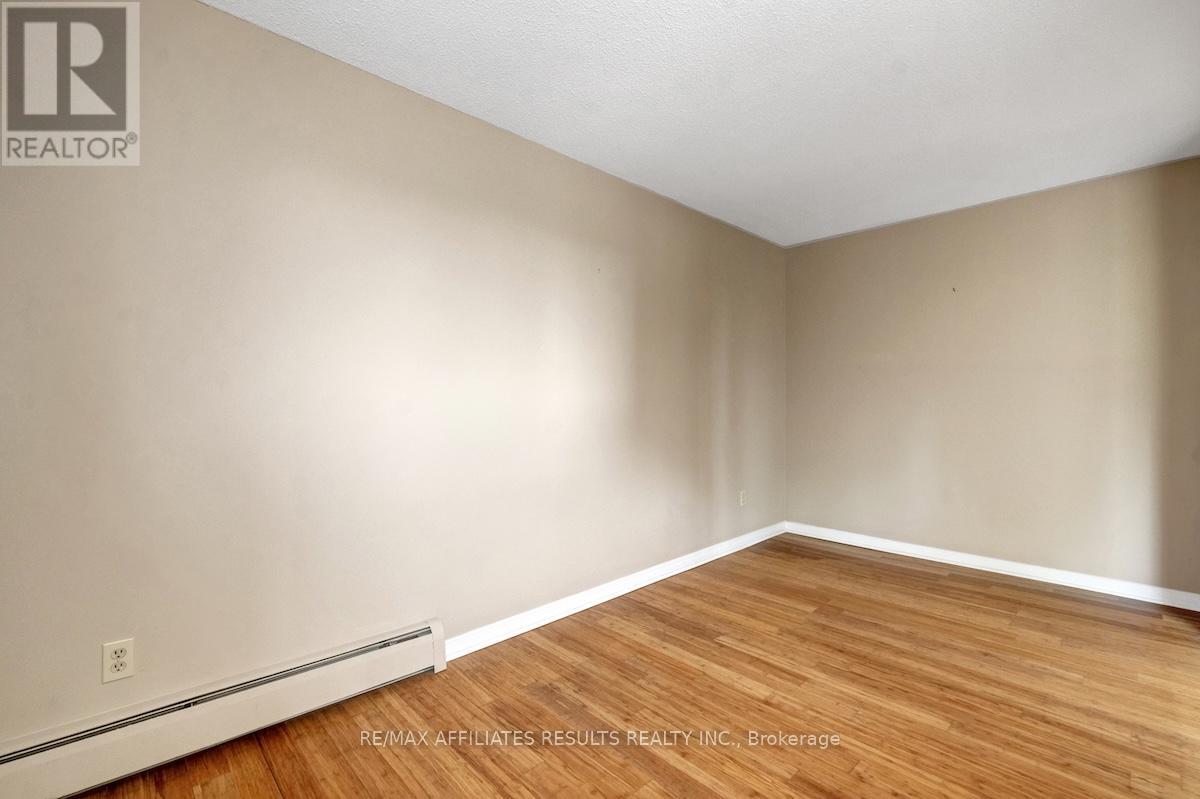 Photo 11 of 304 415 Greenview Avenue, Ottawa ON