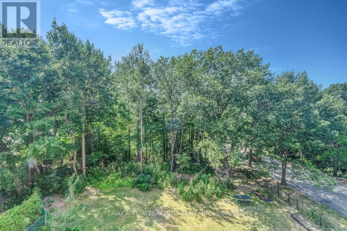 Photo 33 of 304 415 Greenview Avenue, Ottawa ON