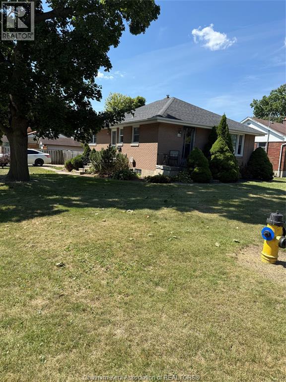 Photo 4 of 48 Simonton Drive, Chatham ON