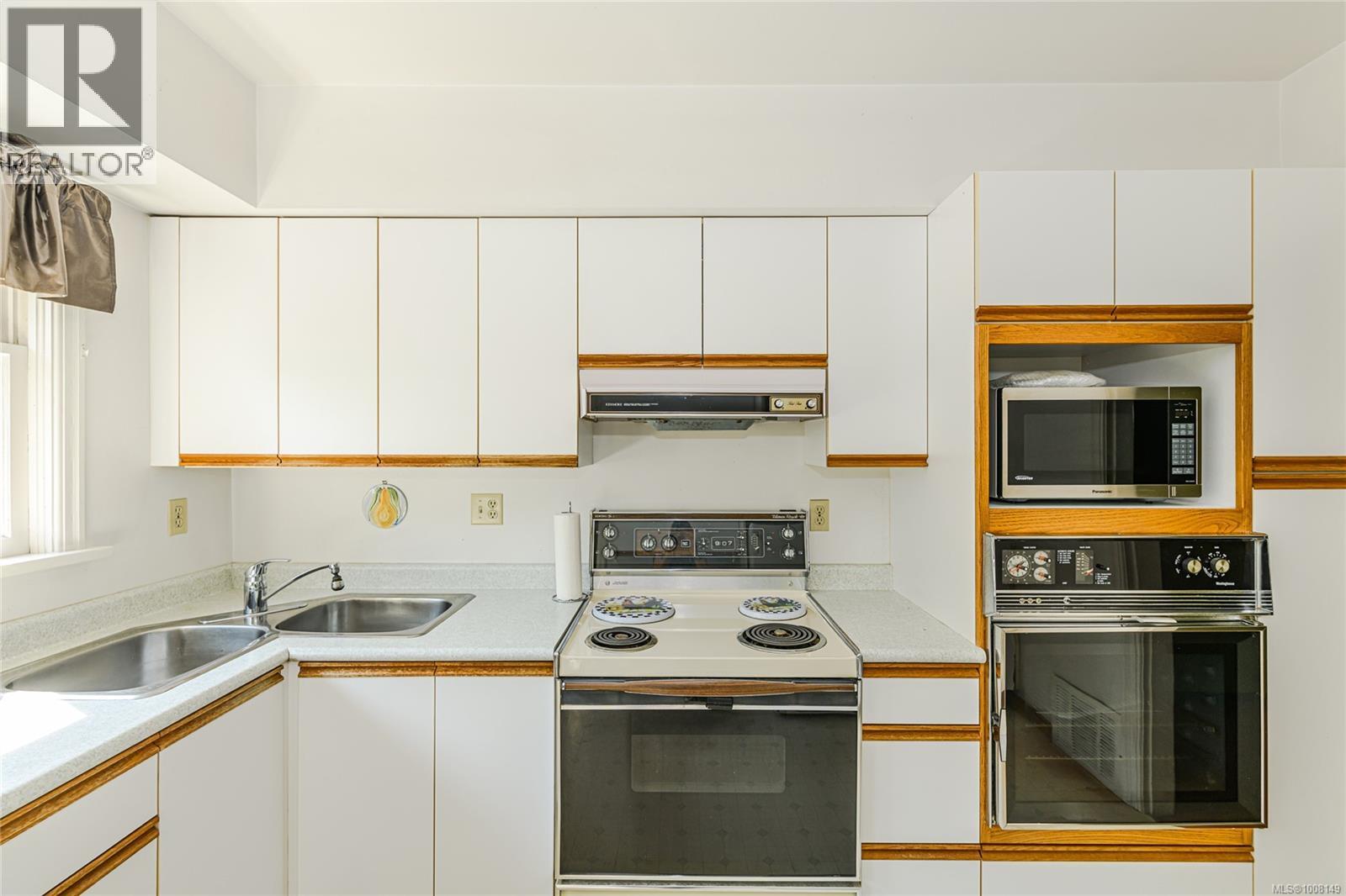 787 Newport Ave, Oak Bay