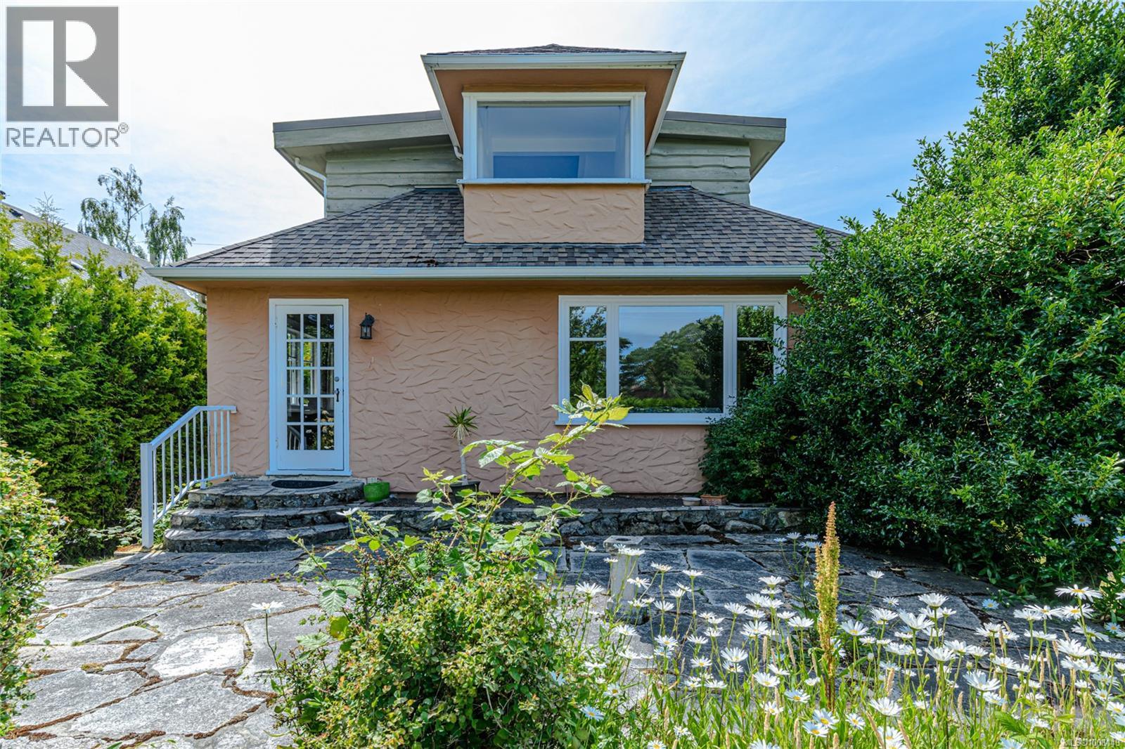 787 Newport Ave, Oak Bay