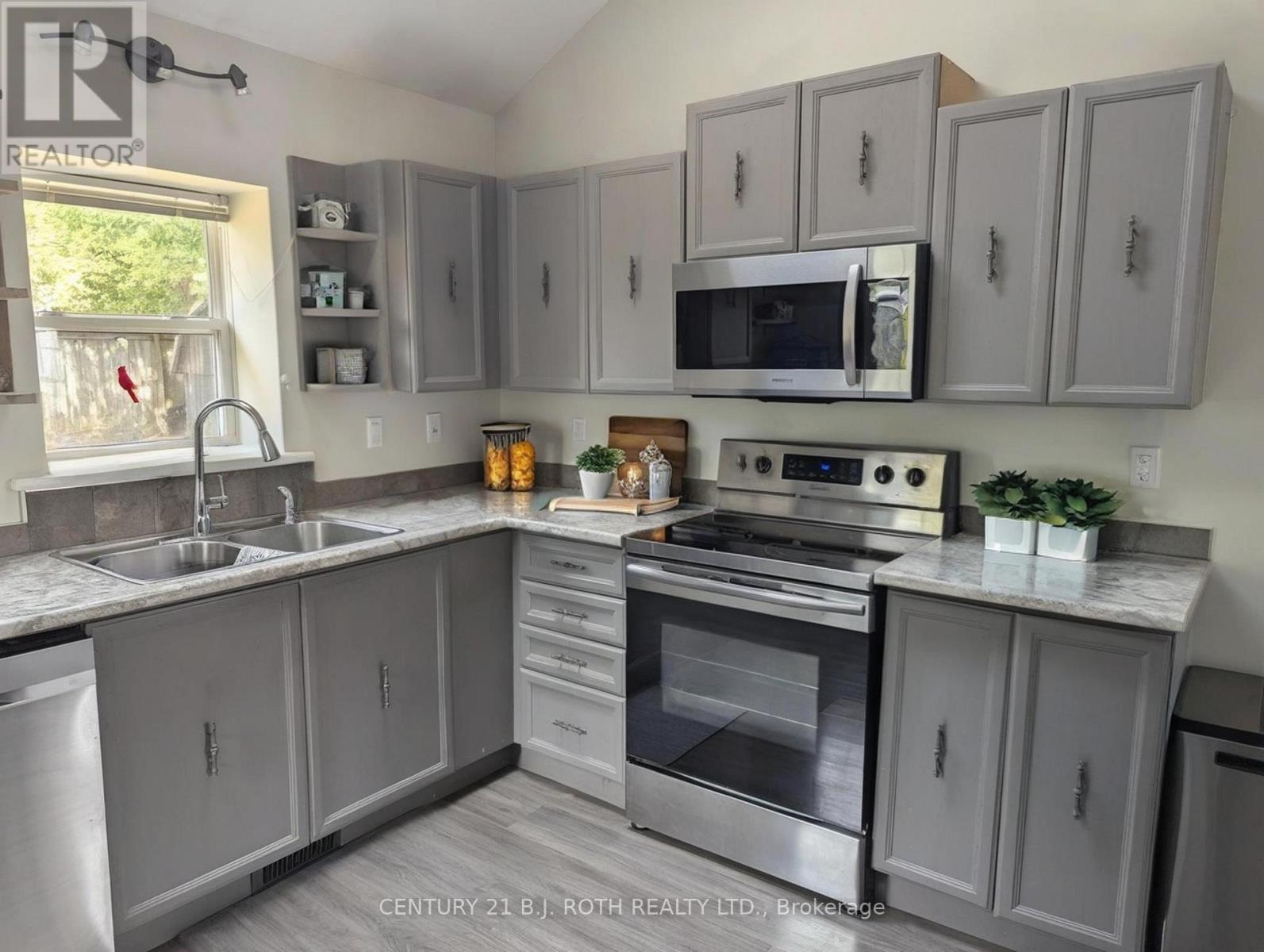 Photo 3 of 304 Delia Street, Orillia ON