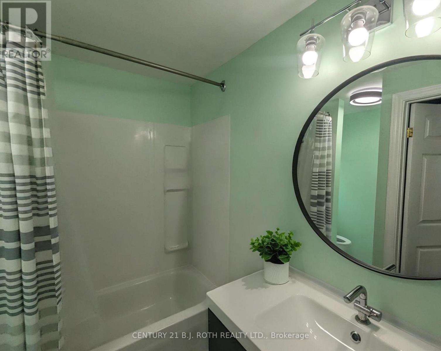 Photo 8 of 304 Delia Street, Orillia ON