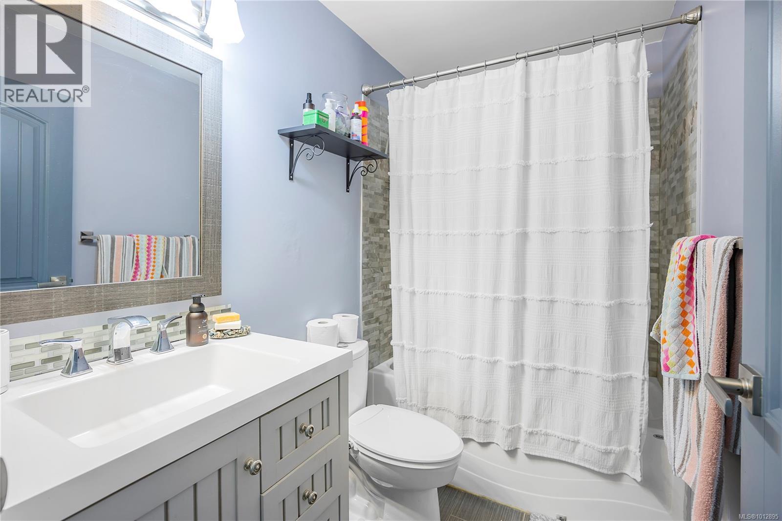 Photo 11 of 2188 Lark Cres, Nanaimo BC