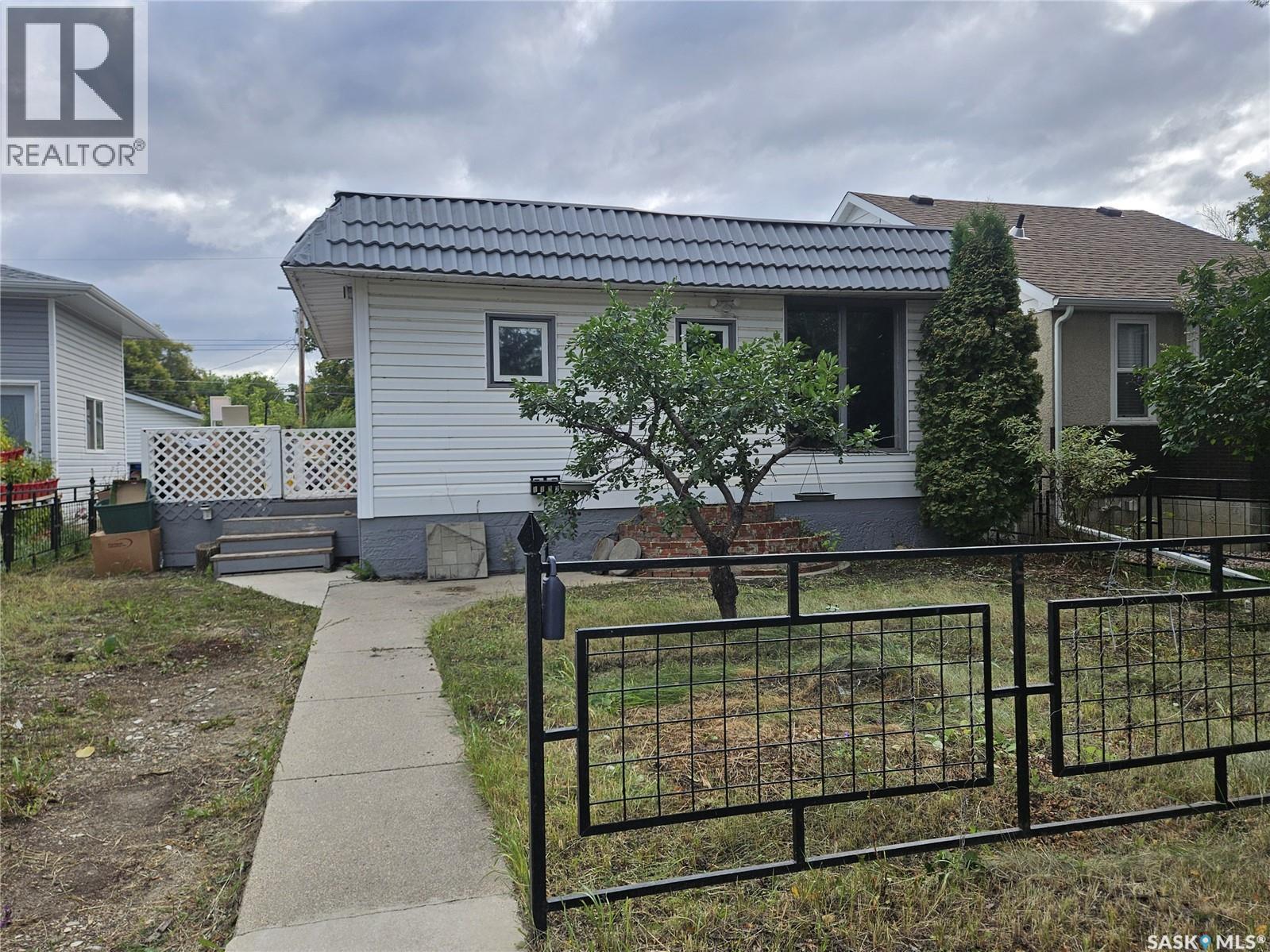Photo 1 of 1132 M Avenue S, Saskatoon SK