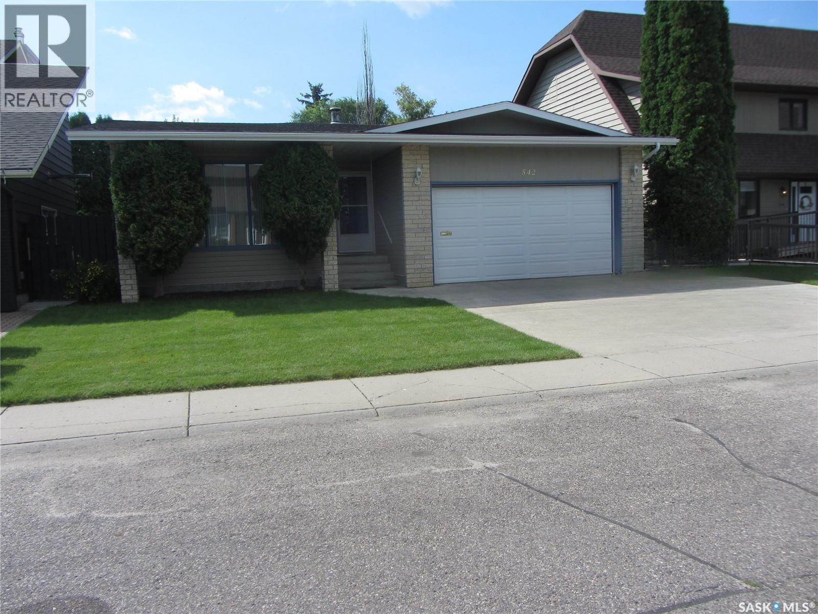 Photo 1 of 542 Christopher Lane, Saskatoon SK