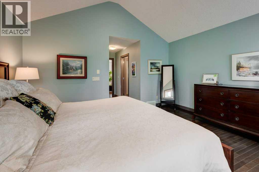 Photo 17 of 250 Cranarch Circle Se, Calgary AB