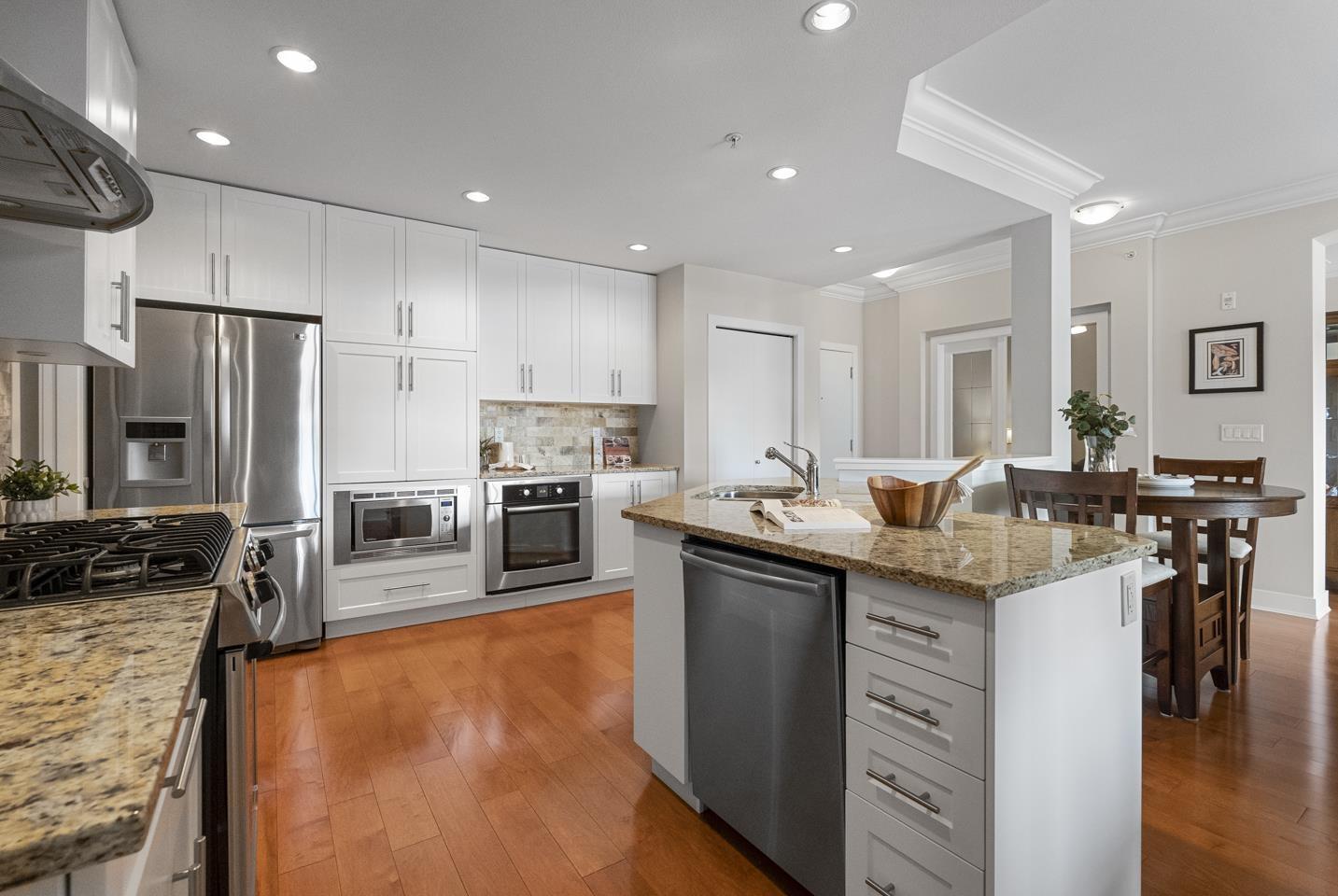 Photo 12 of 309 16433 64 Avenue, Surrey BC