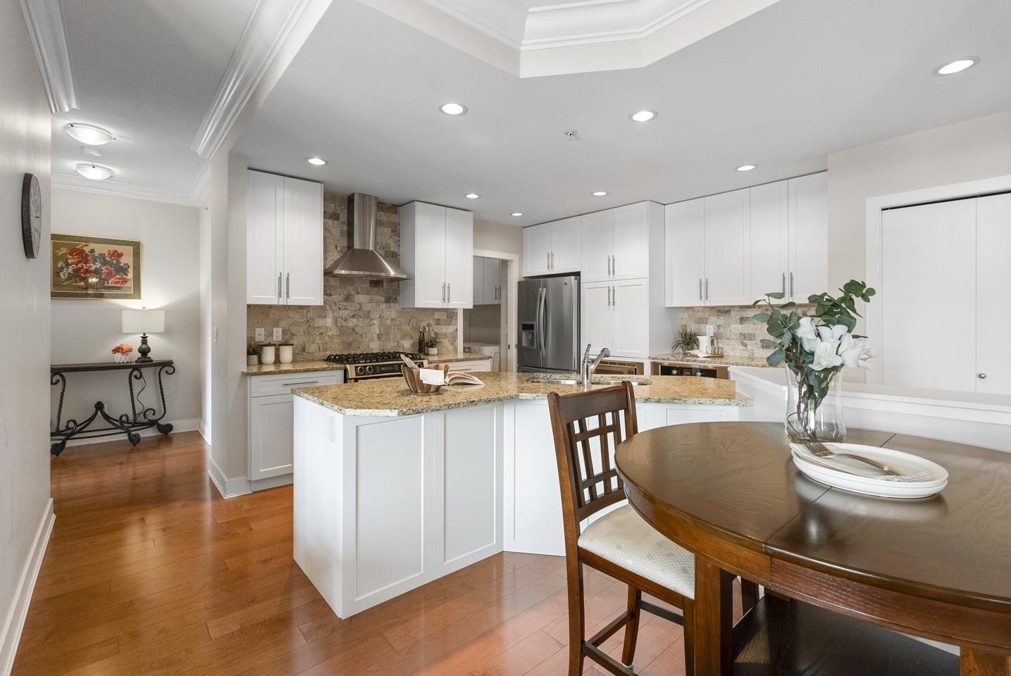 Photo 5 of 309 16433 64 Avenue, Surrey BC