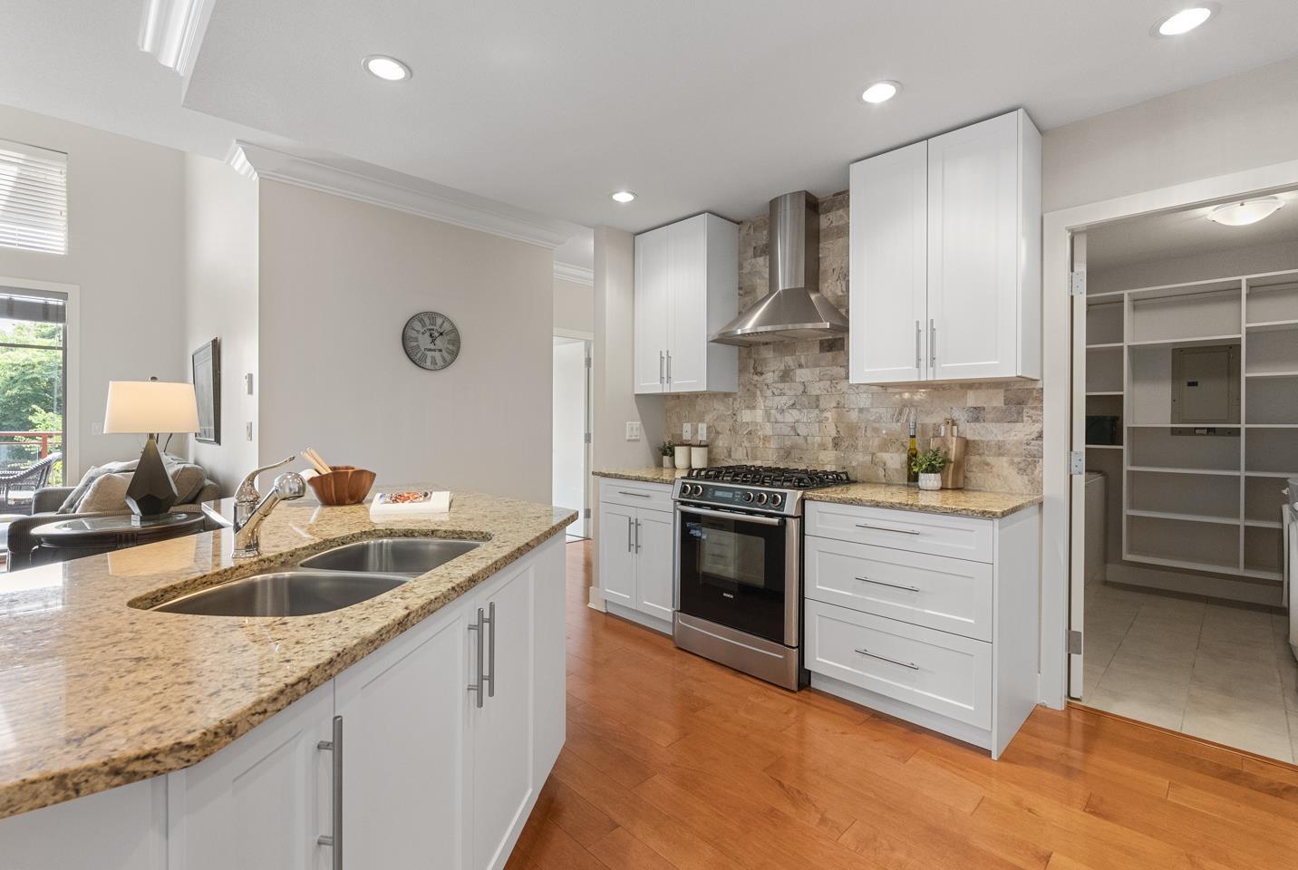 Photo 11 of 309 16433 64 Avenue, Surrey BC