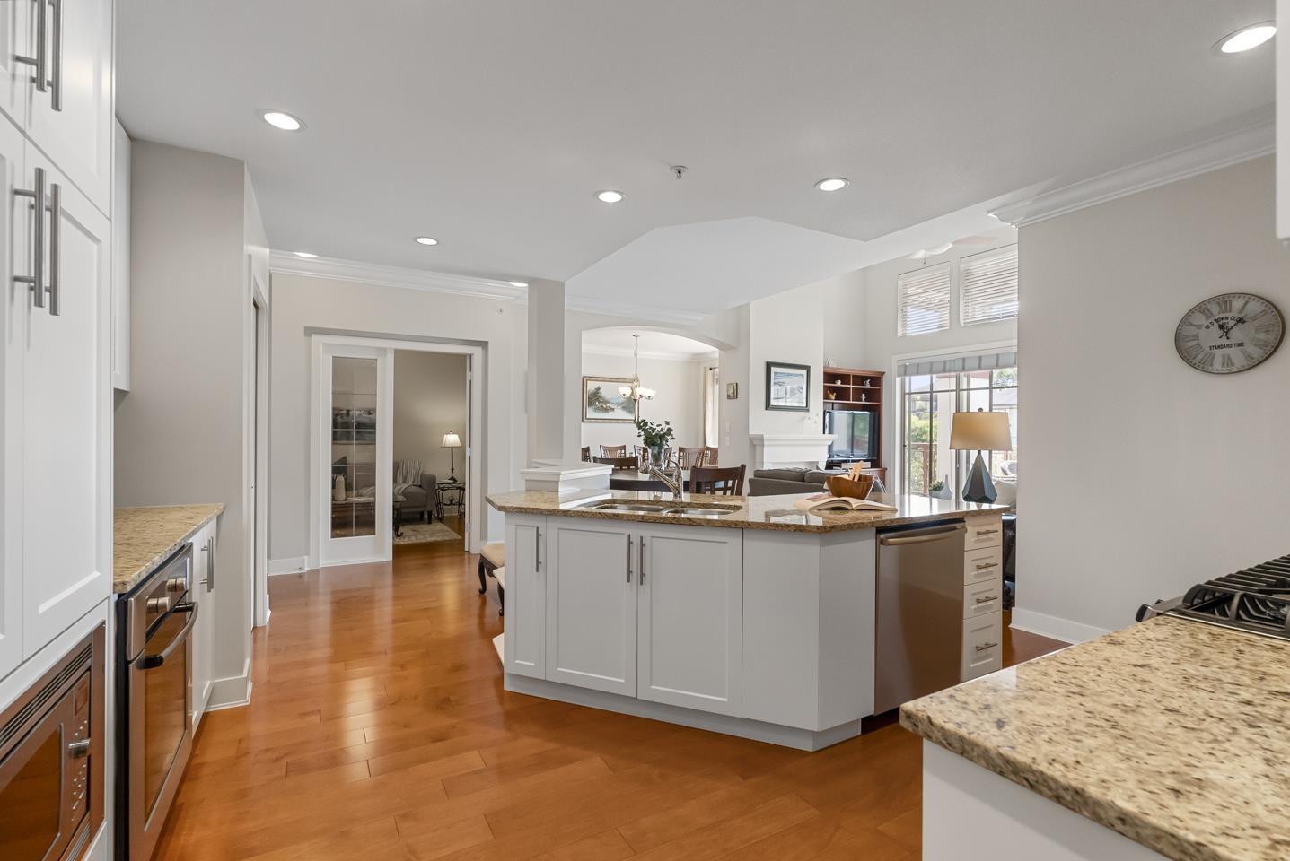 Photo 8 of 309 16433 64 Avenue, Surrey BC