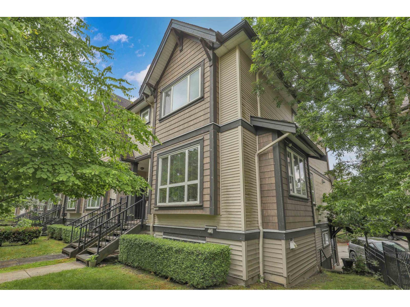 Photo 3 of 11 9077 150th Avenue, Surrey BC