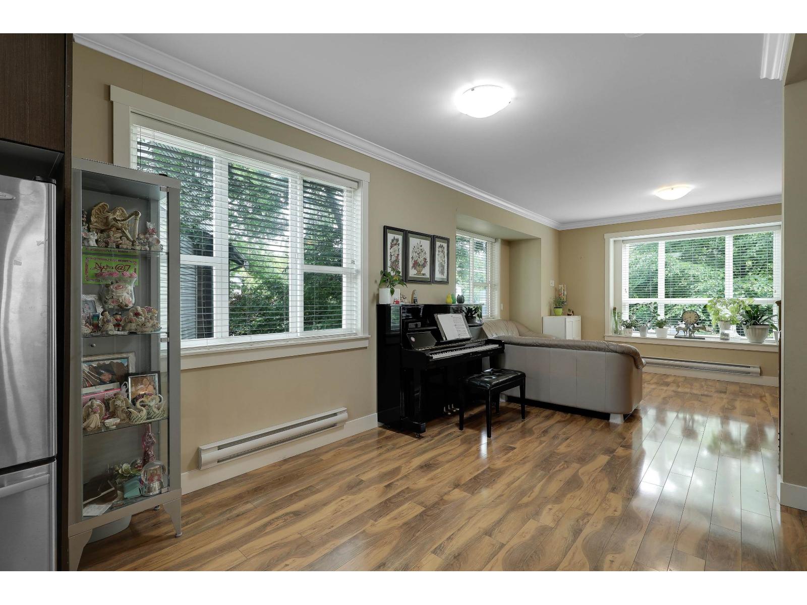 Photo 10 of 11 9077 150th Avenue, Surrey BC