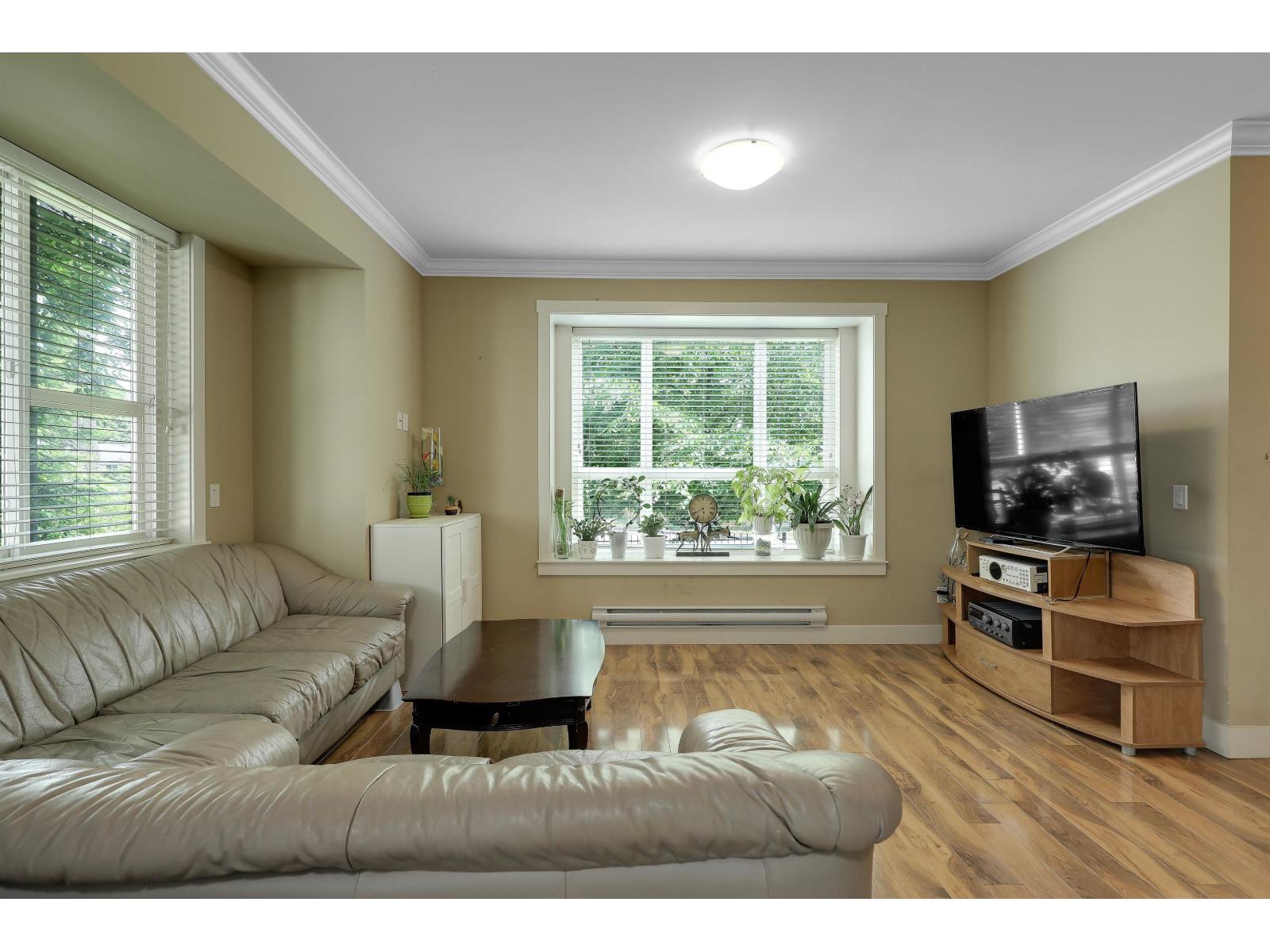 Photo 7 of 11 9077 150th Avenue, Surrey BC