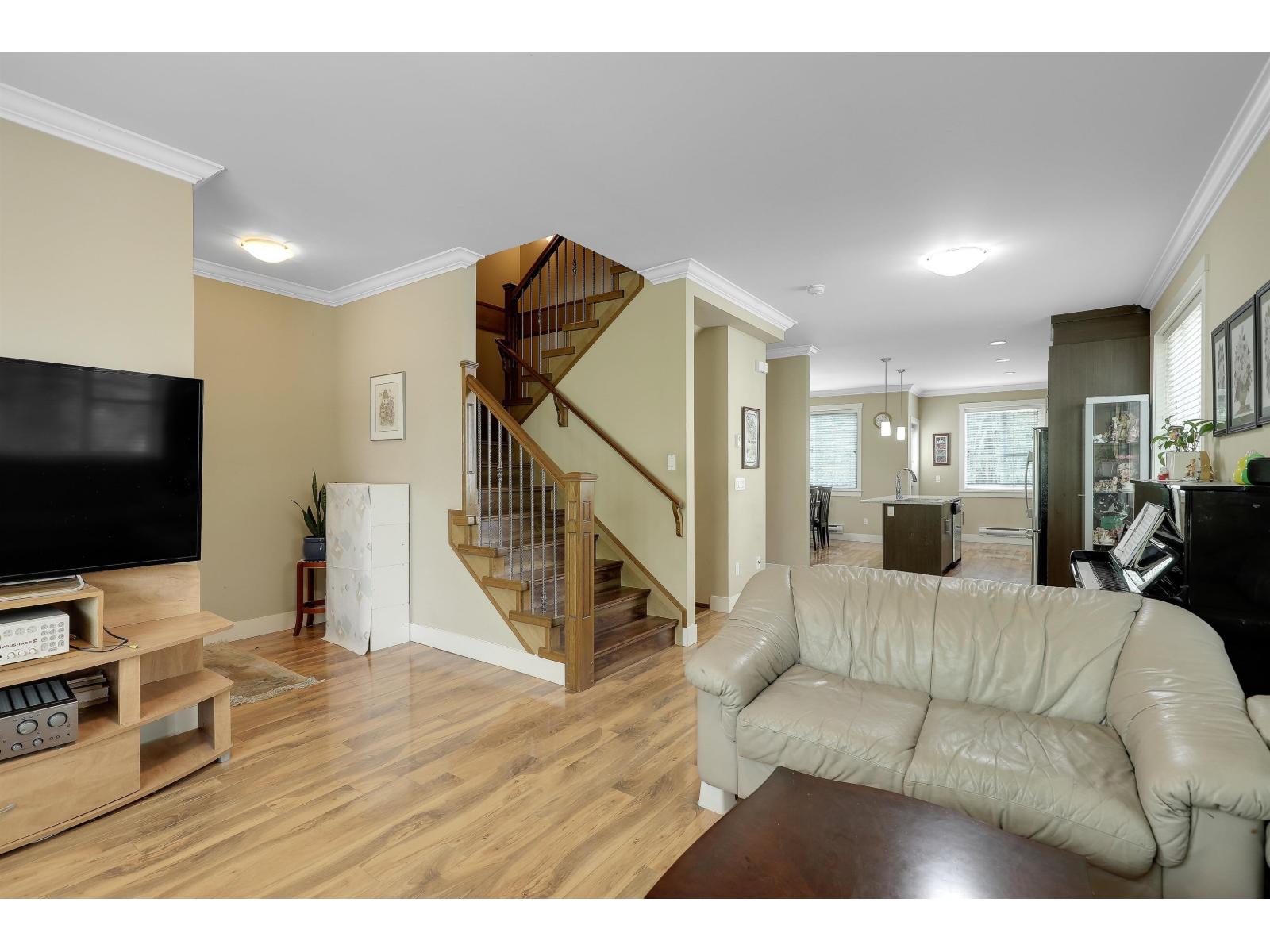 Photo 8 of 11 9077 150th Avenue, Surrey BC