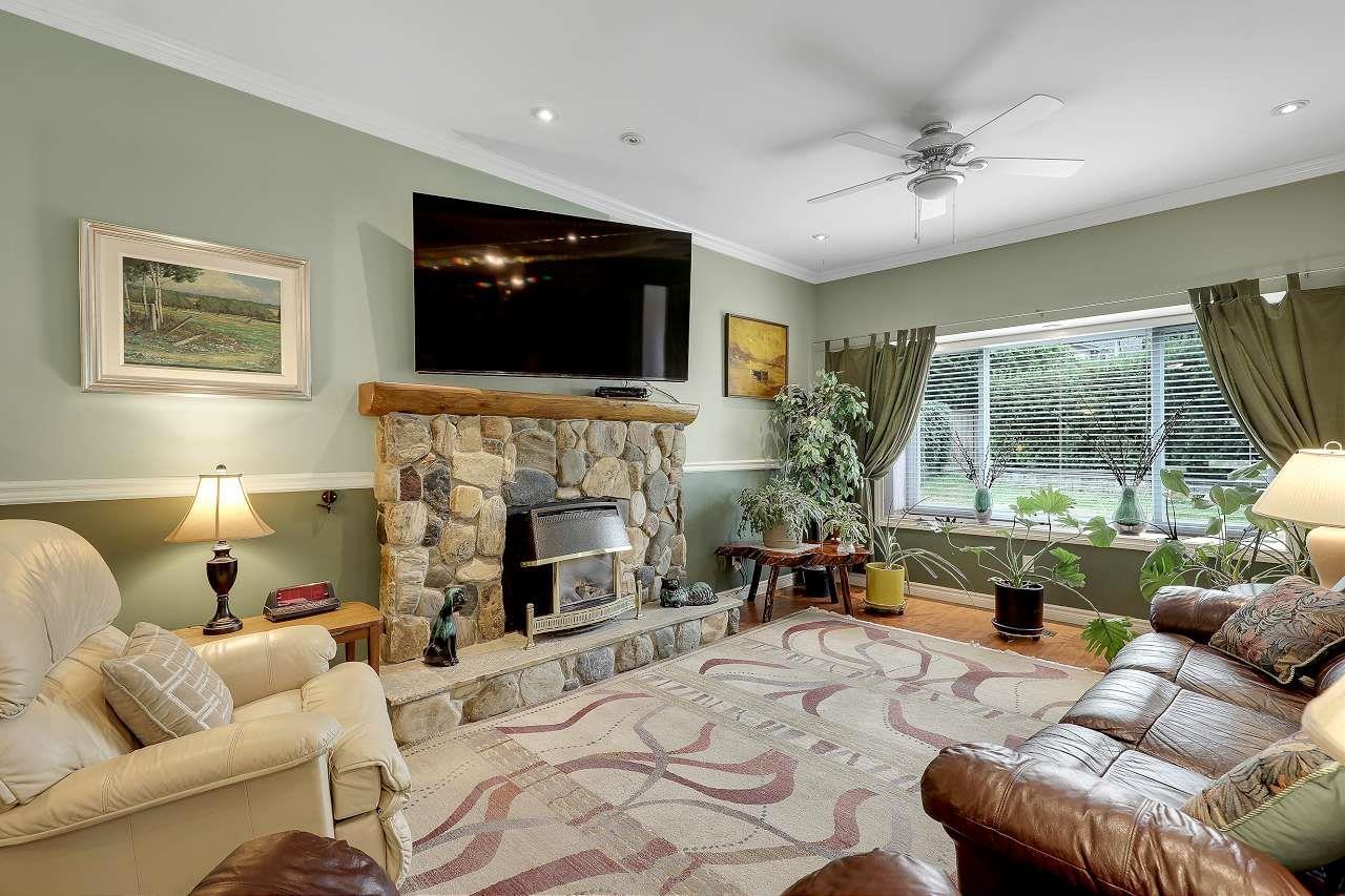 Photo 10 of 20571 46 A Avenue, Langley BC