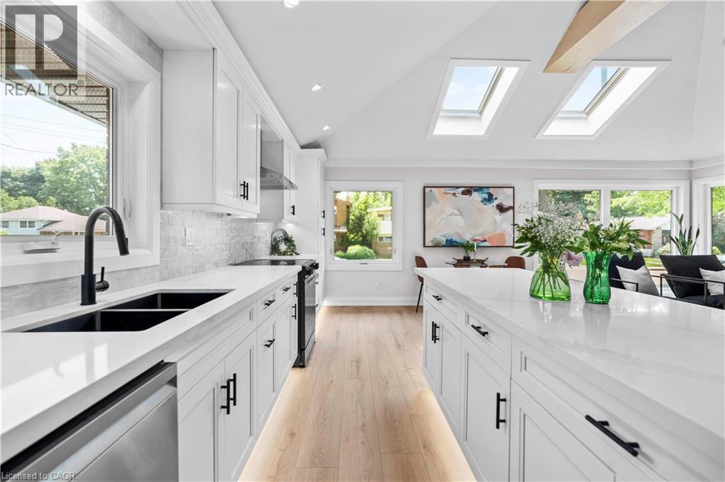 Photo 10 of 15 Hardale Crescent, Hamilton ON