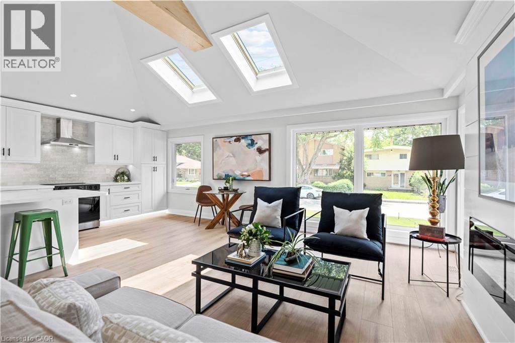 Photo 16 of 15 Hardale Crescent, Hamilton ON