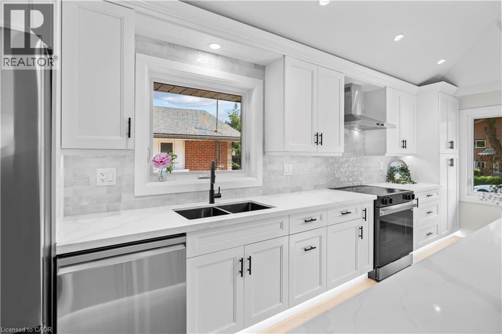 Photo 18 of 15 Hardale Crescent, Hamilton ON