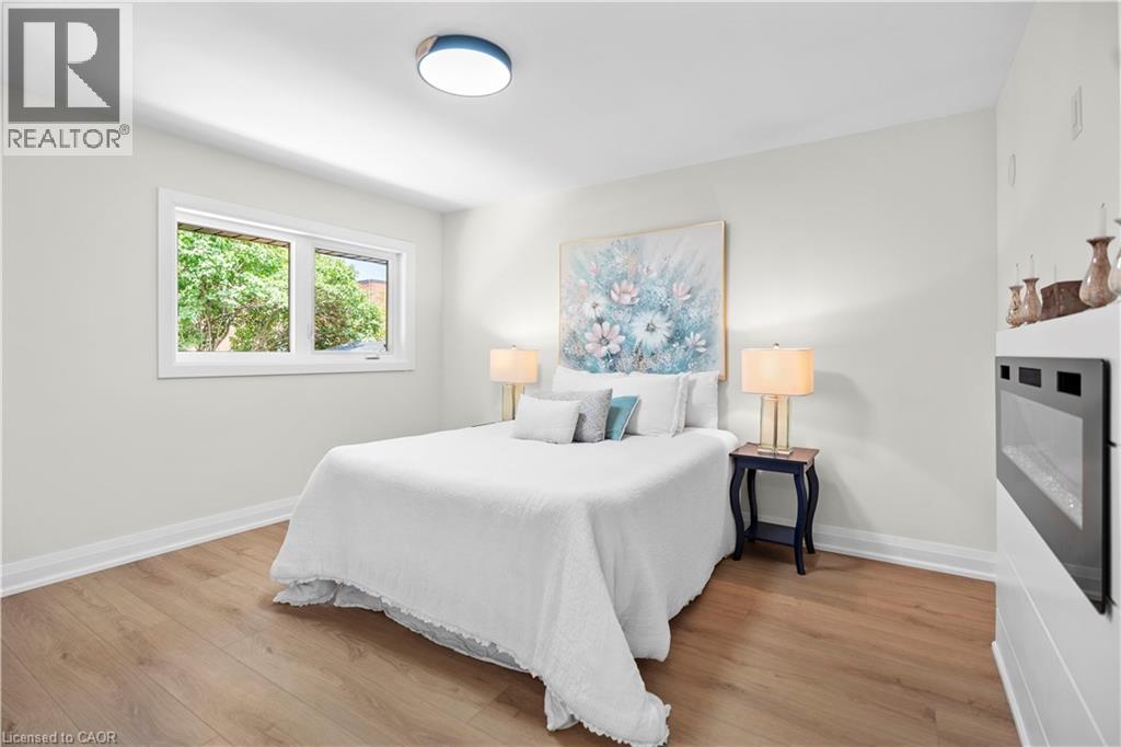 Photo 20 of 15 Hardale Crescent, Hamilton ON