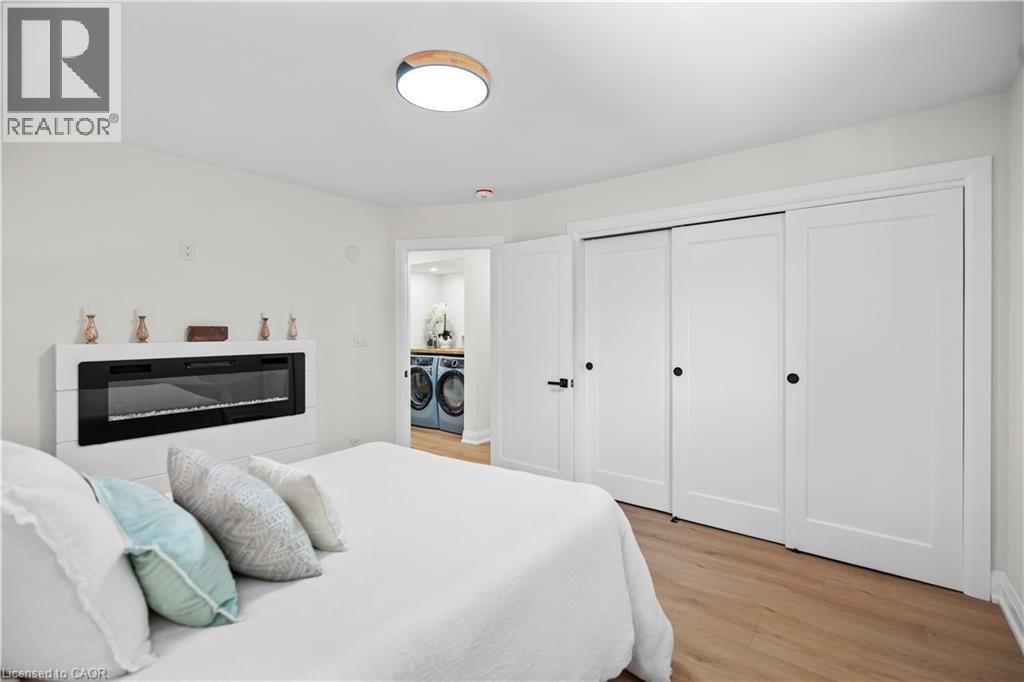 Photo 21 of 15 Hardale Crescent, Hamilton ON