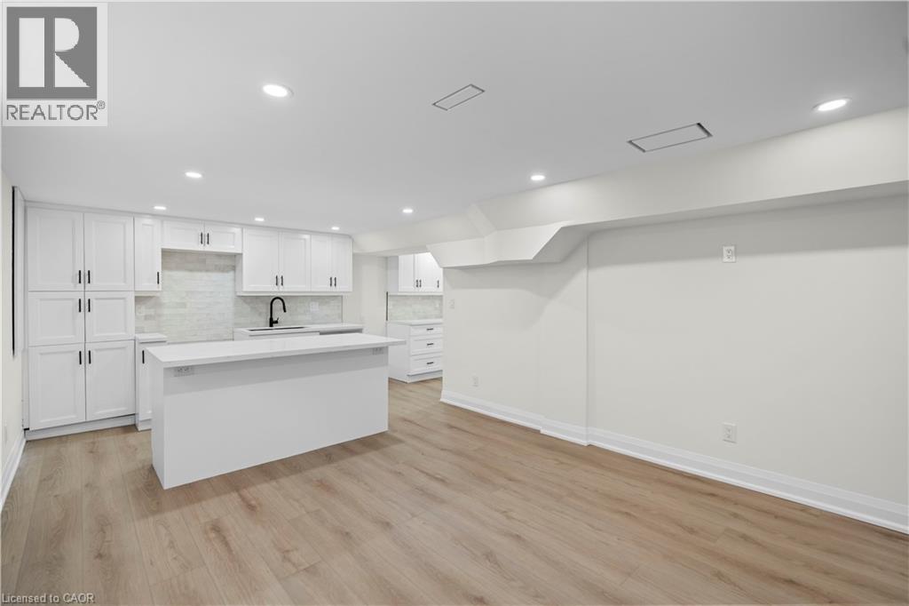 Photo 27 of 15 Hardale Crescent, Hamilton ON