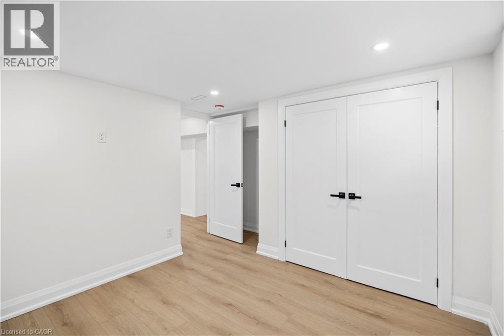 Photo 34 of 15 Hardale Crescent, Hamilton ON