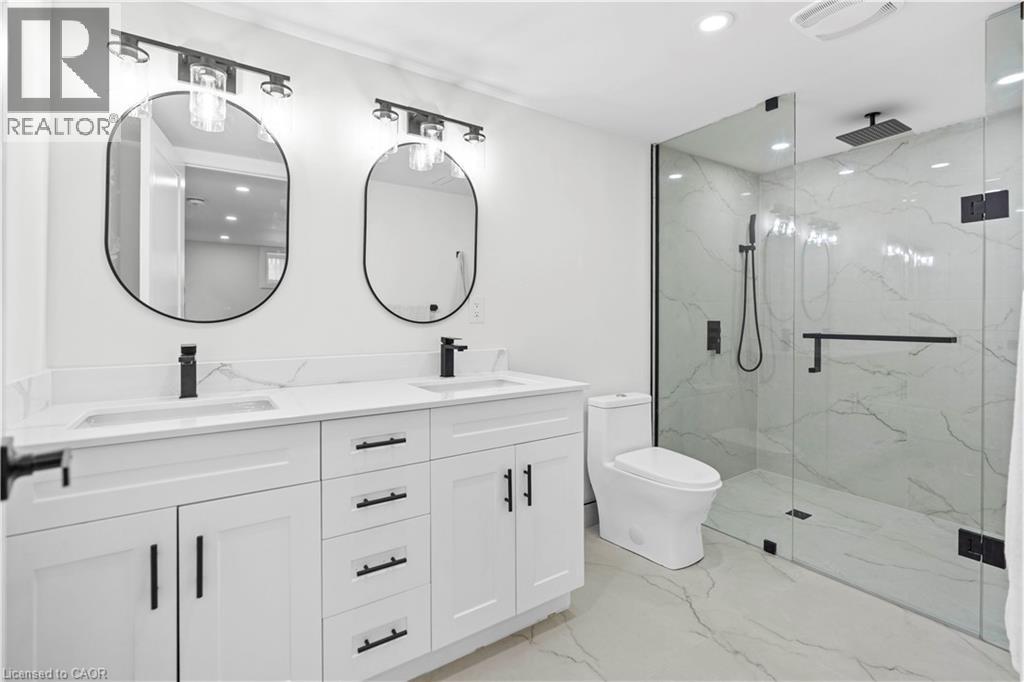 Photo 37 of 15 Hardale Crescent, Hamilton ON
