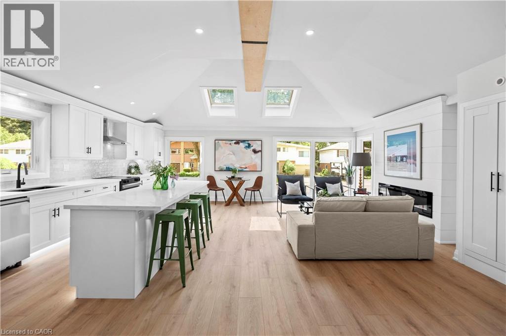 Photo 4 of 15 Hardale Crescent, Hamilton ON