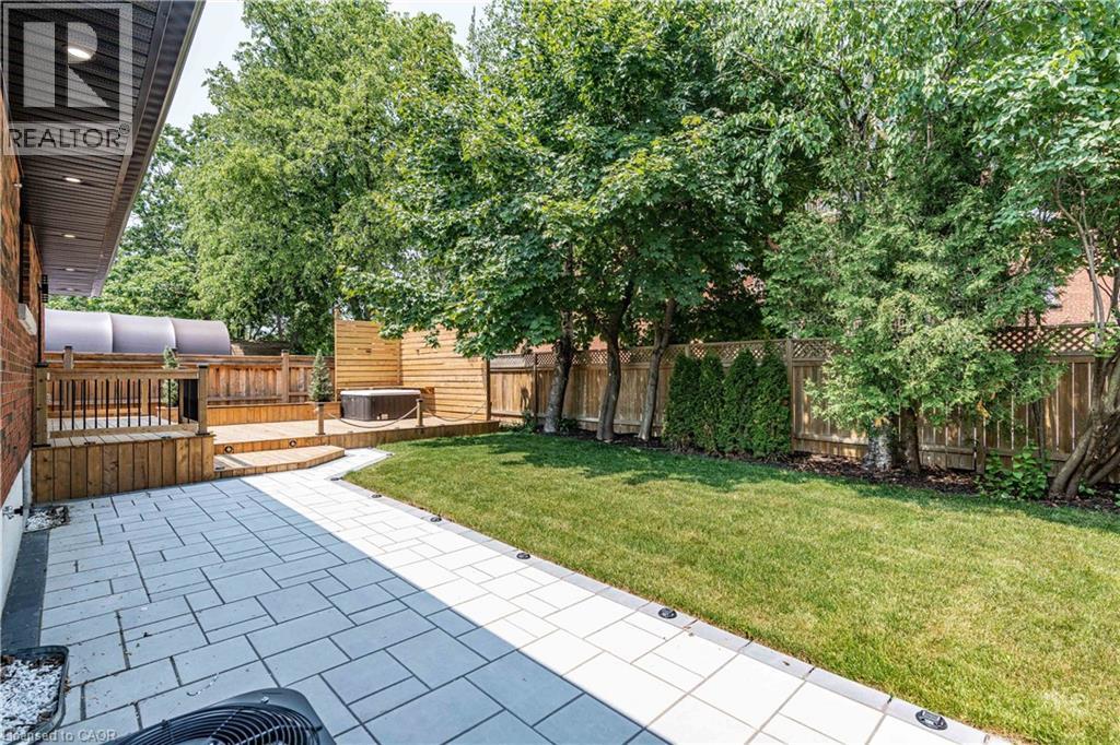 Photo 40 of 15 Hardale Crescent, Hamilton ON