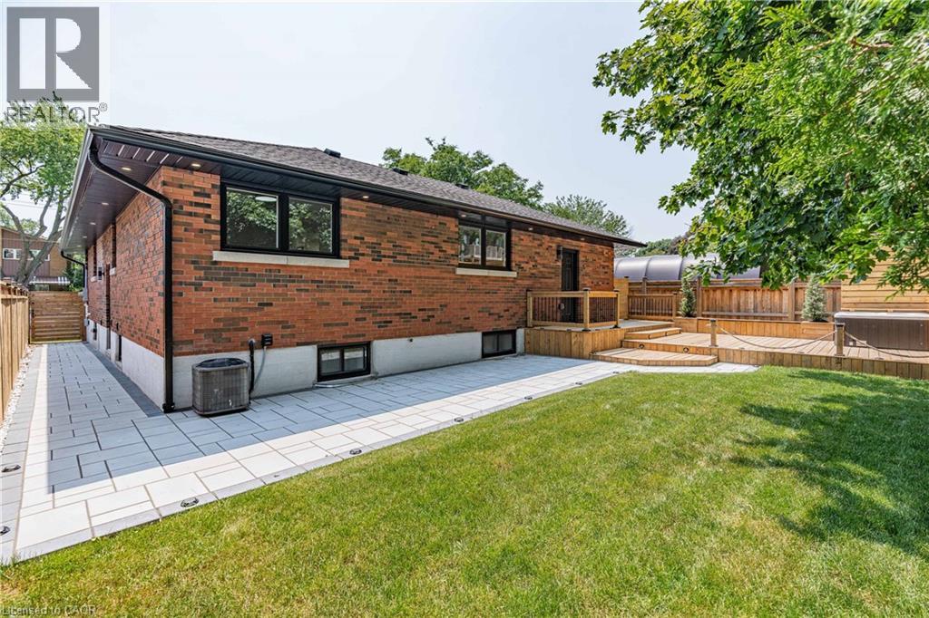 Photo 41 of 15 Hardale Crescent, Hamilton ON