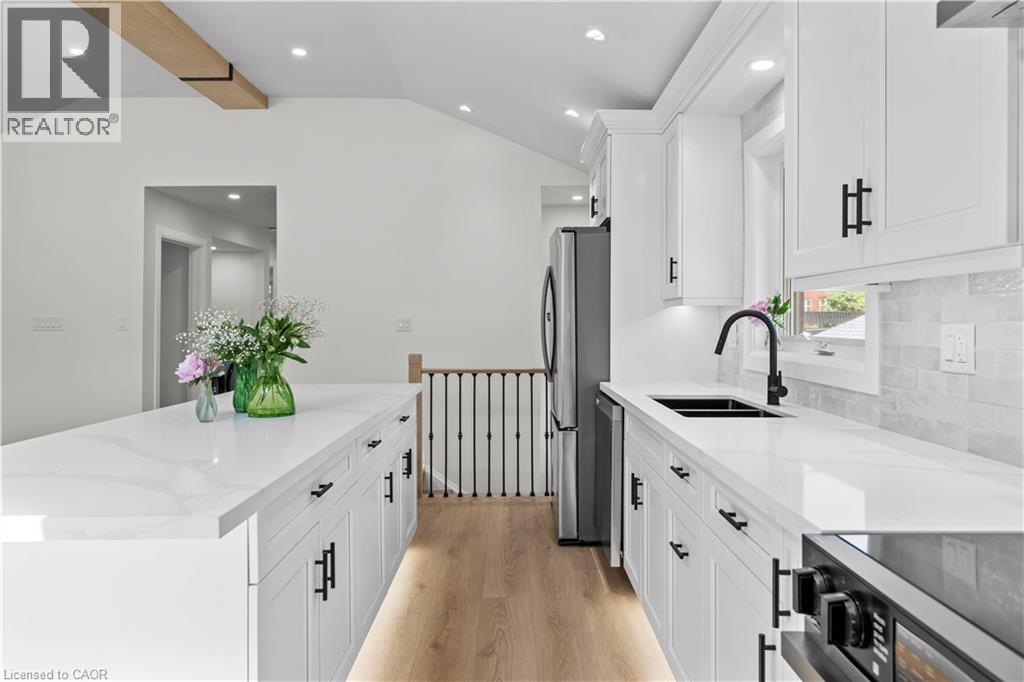 Photo 9 of 15 Hardale Crescent, Hamilton ON