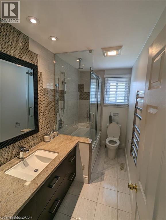 Photo 13 of 255 Celtic Drive, Stoney Creek ON