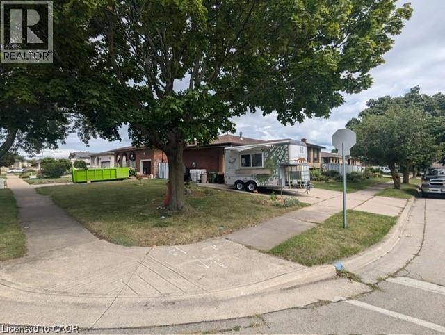 Photo 3 of 255 Celtic Drive, Stoney Creek ON