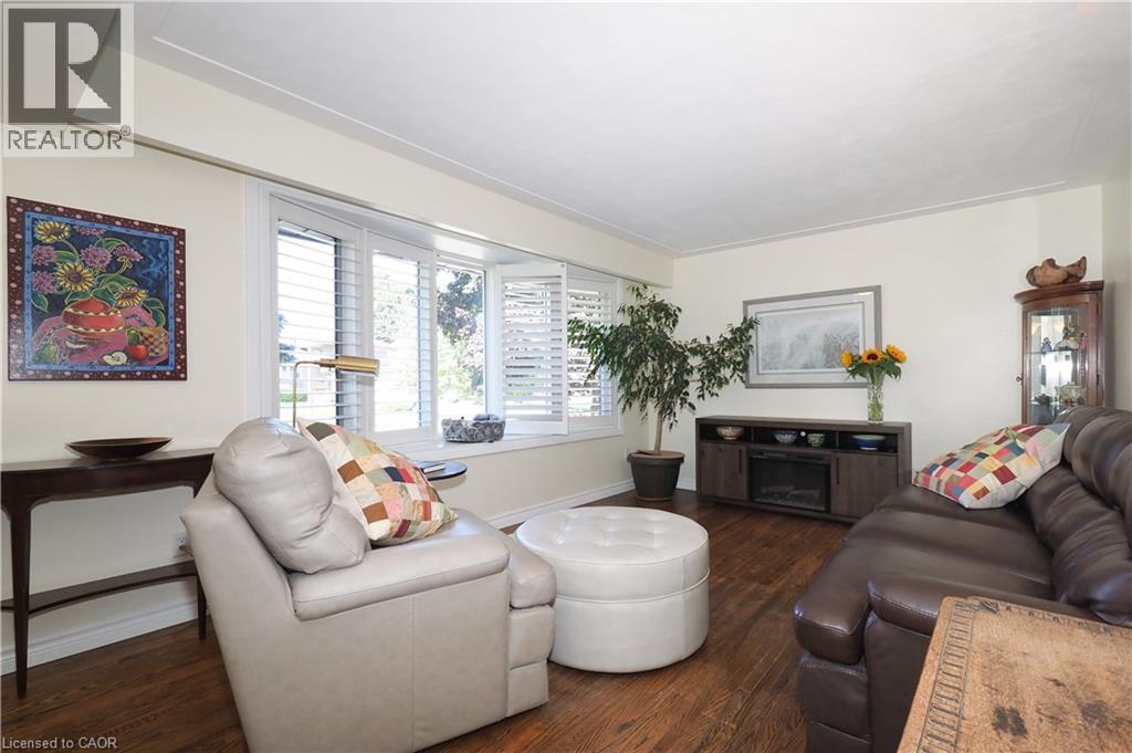 Photo 10 of 20 Gay Crescent, Kitchener ON
